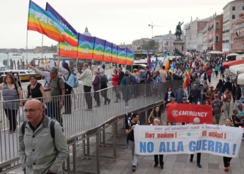 A Venezia una catena umana per la pace