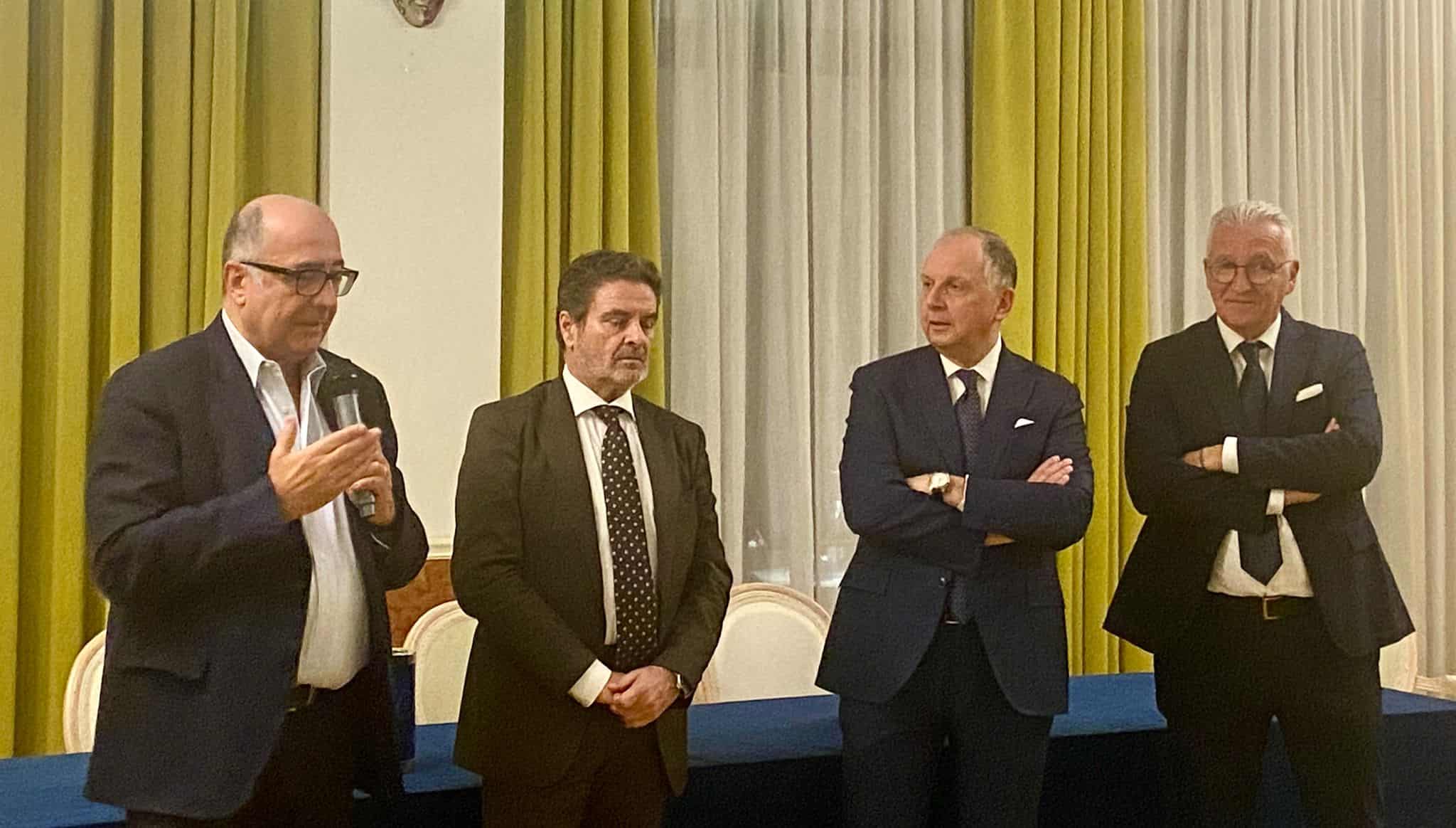 Il giornalismo non muore, ma deve “certificare” la notizia
