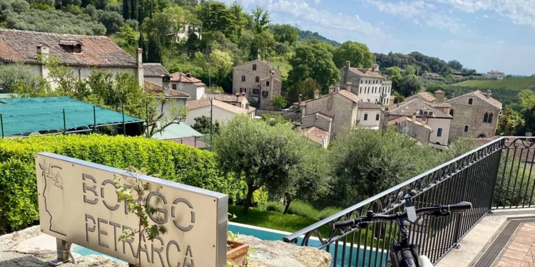 Nel cuore dei Colli Euganei la scoperta di Borgo Petrarca