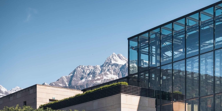 Il bagno di vapore al miele al giardino d’inverno delle Terme Merano