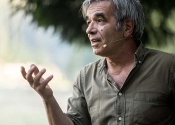 C’è urgenza di azzurro e Vasco Mirandola risponde con una poesia