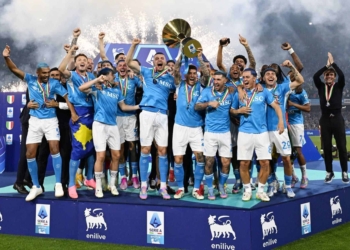 La notte d’oro del Napoli. E la notte delle 4 che sperano