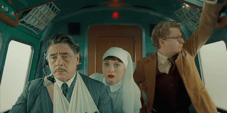 “La trama fenicia”. Ovvero come vendere armi e farla franca