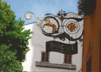 I MONDI DI RENZO GAMBATO; la scoperta di Castelrotto