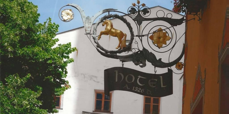 I MONDI DI RENZO GAMBATO; la scoperta di Castelrotto