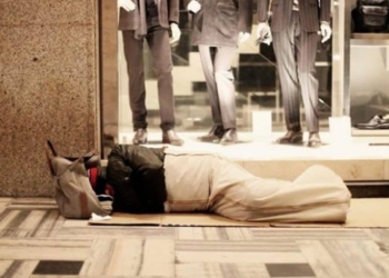 I dimenticati di Natale: l’Italia invisibile tra solitudine, povertà e fragilità