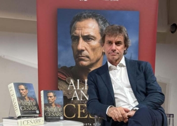 C’è la signorina Ofelia, la Sonnambula, a inseguire Giulio Cesare