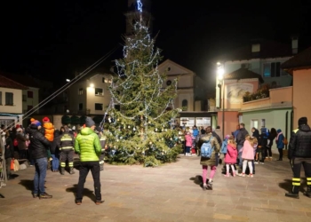 La Befana arriva dall’alto a Chies d’Alpago