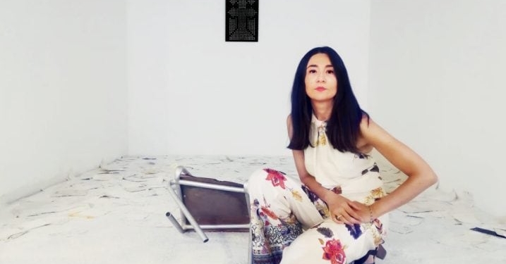 Alla Black Light Gallery il volto si fa relazione con Donatella Izzo