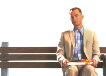 Forrest corre in mezzo agli Spietati attraversando il ponte sul fiume Kway