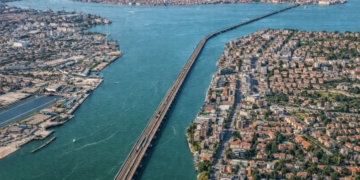 Statuto speciale e leva fiscale per salvare Venezia e Mestre