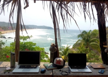 Il turismo dei laptop: come il nomadismo digitale cambia le destinazioni