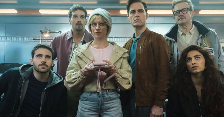 Su Netflix ritorna il ladro Berlino della Casa di carta