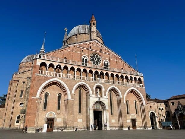 Giugno nel segno dei santi Francesco e Antonio                             