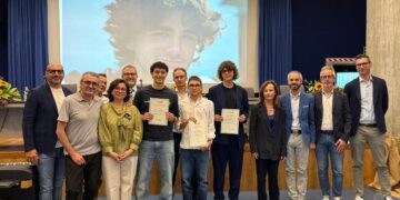 Consegnata la seconda borsa di studio “Giuliano De Seta”: nel ricordo di un giovane visionario, il sostegno al futuro di quattro studenti della provincia iscritti in Ingegneria