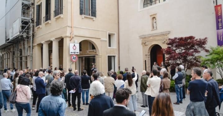 Metamorfosi. Padova, il distretto di via Dante si trasforma in una galleria urbana a cielo aperto: arte, musica, installazioni e performance per ridisegnare il cuore della città