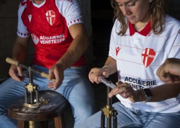 Padova, la nuova stagione parte dalla maglia: Acciaierie Venete sul petto e Amazing Thailand sulla manica