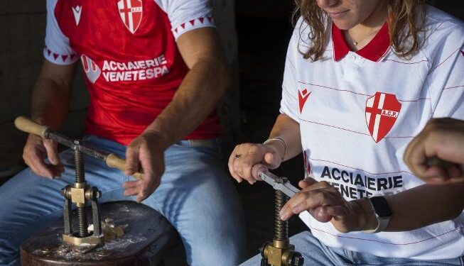 Padova, la nuova stagione parte dalla maglia: Acciaierie Venete sul petto e Amazing Thailand sulla manica