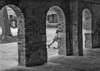 Il grande ritorno di Scianna al Ghetto: la Storia è una foto in bianco e nero