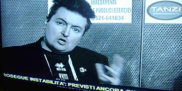 Gli affresconi e gli audio. Le opinioni e le critiche, le reazioni e gli uffici stampa, i personaggi pubblici e la privacy. La bellezza e l’estate. Il telefonino e le riprese: la grande incoerenza. La documentazione realistica, in diretta