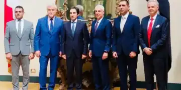 L’Egitto rilancia la soluzione dei due Stati: “Priorità al cessate il fuoco e alla ricostruzione di Gaza”