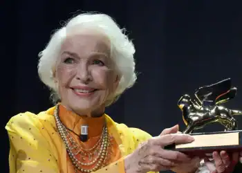 Leone alla carriera alla Burstyn (in un corto è anche una Marilyn vecchia)