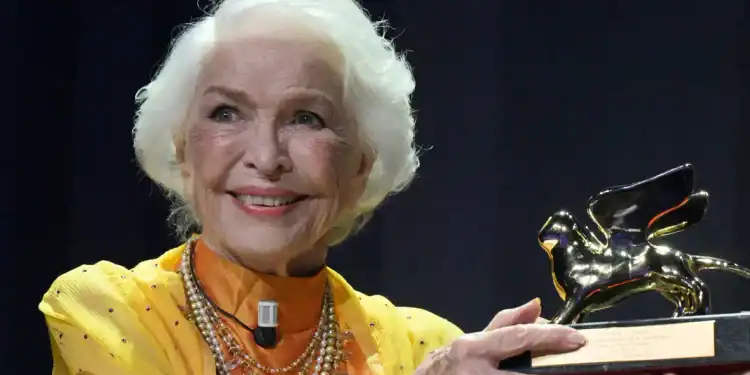Leone alla carriera alla Burstyn (in un corto è anche una Marilyn vecchia)
