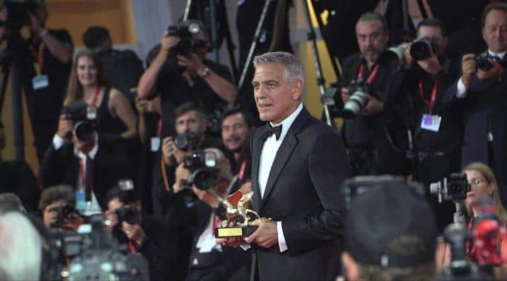 Un giorno dietro a George: la gente lo ama perché è uno di loro