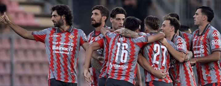 La Cremonese travolge il Padova nei primi cinque minuti: finisce 3-1 allo Zini