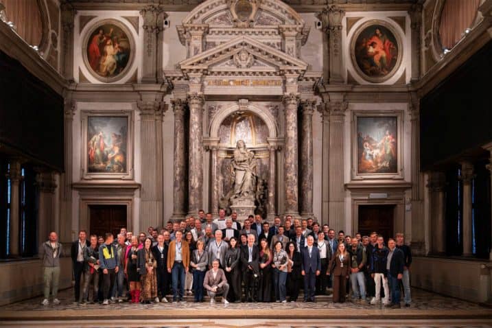 Professione lattoniere: a Venezia il confronto sul futuro del mestiere parte dalle persone