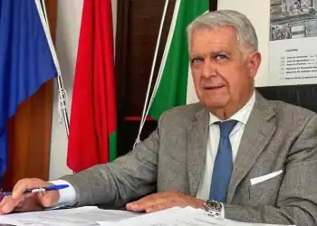 A Chioggia il generale della GdF Emilio Errigo presenta “Volevo solo cantare”, una vita dalla Calabria al cuore dello Stato