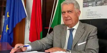 A Chioggia il generale della GdF Emilio Errigo presenta “Volevo solo cantare”, una vita dalla Calabria al cuore dello Stato