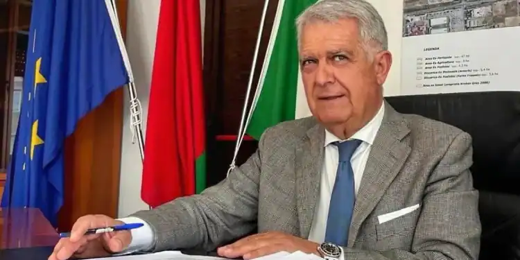 A Chioggia il generale della GdF Emilio Errigo presenta “Volevo solo cantare”, una vita dalla Calabria al cuore dello Stato