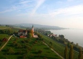 Passeggiate, degustazioni nelle cantine, tour in nave e festival gastronomici: la stagione del foliage nella regione internazionale del Lago di Costanza